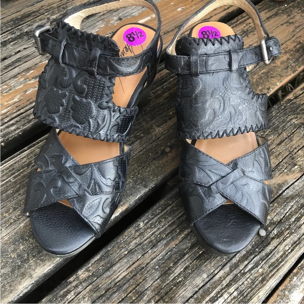 Patricia Nash Viola Black Sandals 8.5 Floral Tooled Leather Clogs Chunky Heels